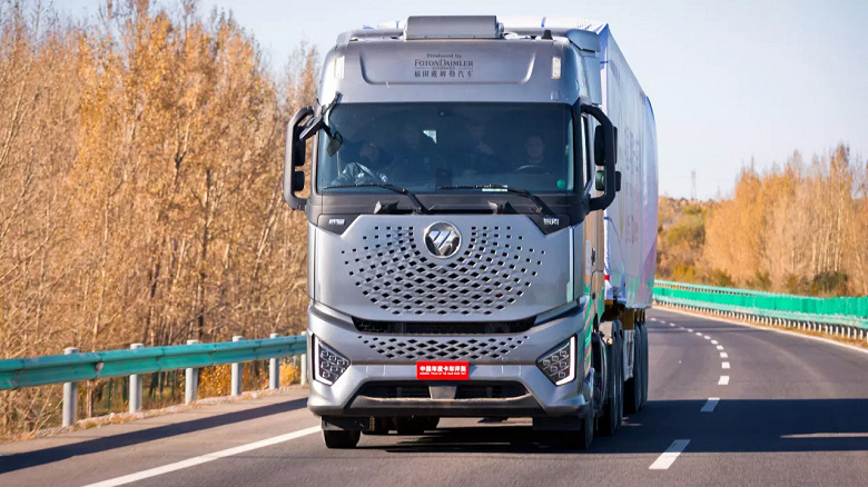КамАЗ не сможет конкурировать с этим. В Россию едет «космический» Foton Auman Galaxy — лучший китайский грузовик 2022 года